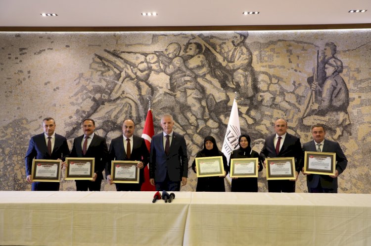 Sarı ailesinden eğitime destek