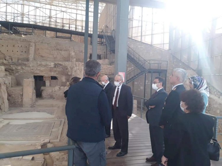 Çağlar, Zeugma da incelemelerde bulundu