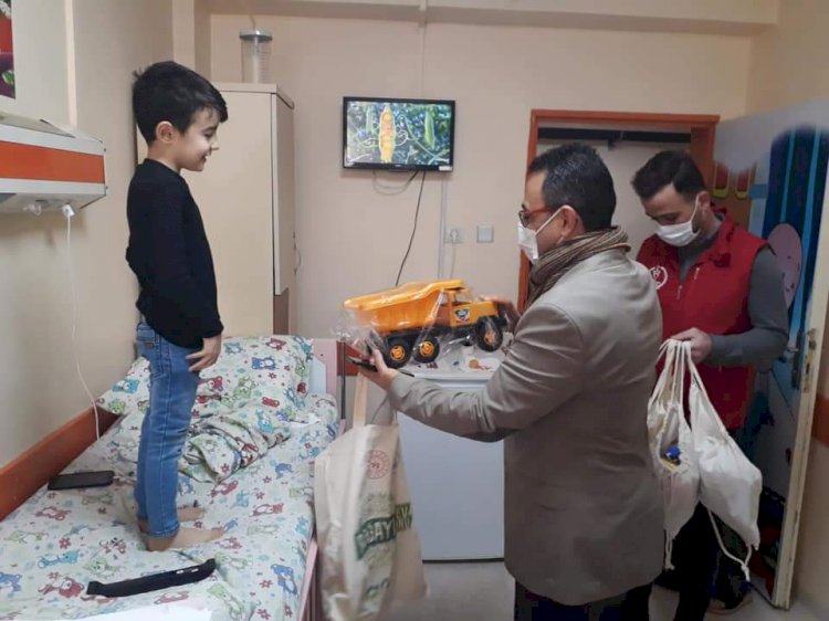 Çocuklara oyuncak desteği