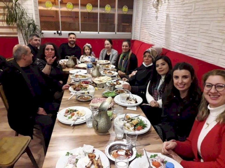 TÜRK HALK MÜZİĞİ KOROSU MORAL YEMEĞİNDE BULUŞTU.