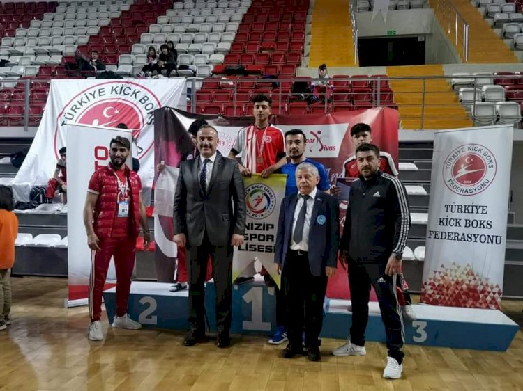 Nizip Spor Lisesi'nin Kick Boks Türkiye Başarısı