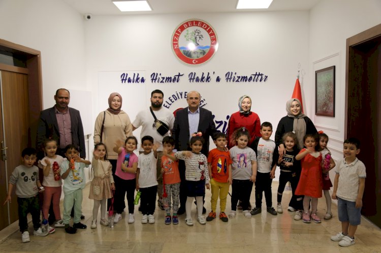 Minik öğrencilerden Belediye Başkanı Sarı’ya ziyaret