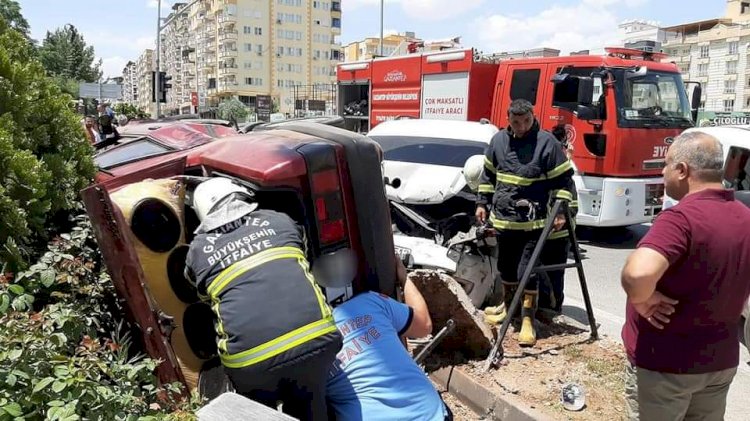 Nizip’te araçlar çarpıştı: 2 yaralı