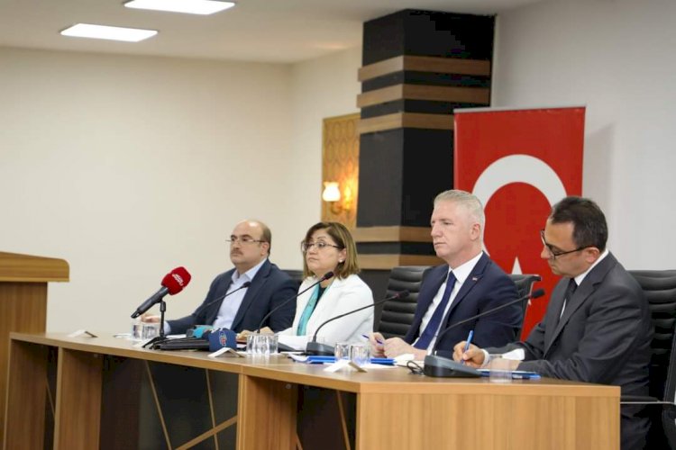 Vali Gül ve Büyükşehir Belediye Başkanı Şahin muhtarlarla buluştu