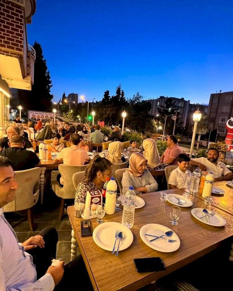 MHP yönetimi ve eşleri akşam yemeğinde buluştu