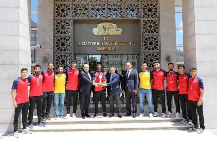 Şampiyon Sporculardan Vali ve Büyükşehir Belediye Başkanı’na ziyaret