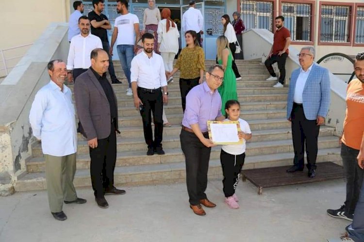 Nizip'te öğrenciler karne aldı