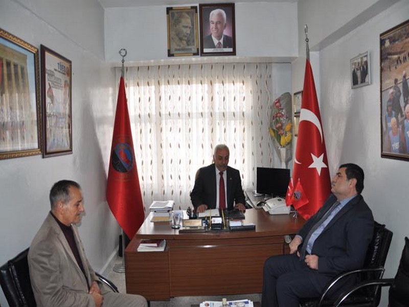 KAYMAKAM ŞAHİNDEN EMEKLİLER DERNEĞİNE ZİYARET