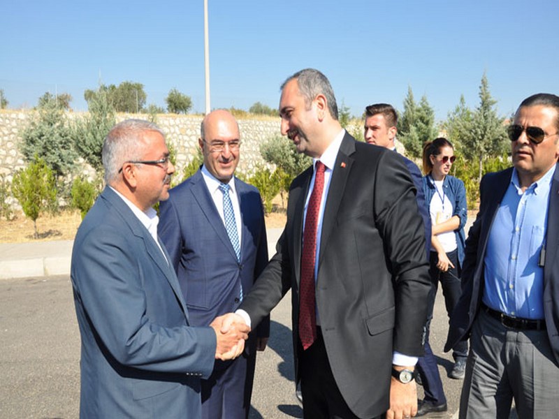GÜL BAYRAMIN İLK GÜNÜNÜ HEMŞERİLERİ İLE GEÇİRDİ
