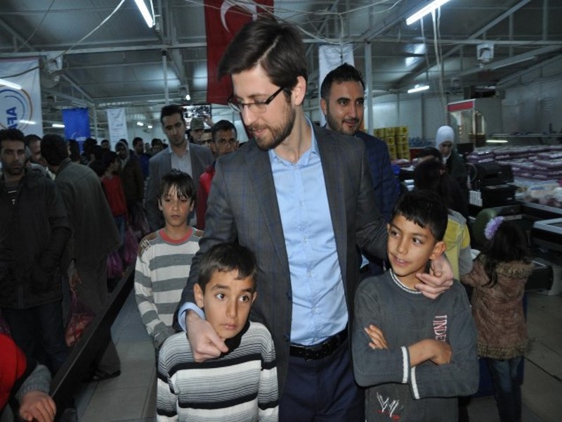 AK PARTİ HEYETİNDEN SURİYELİLERE ZİYARET