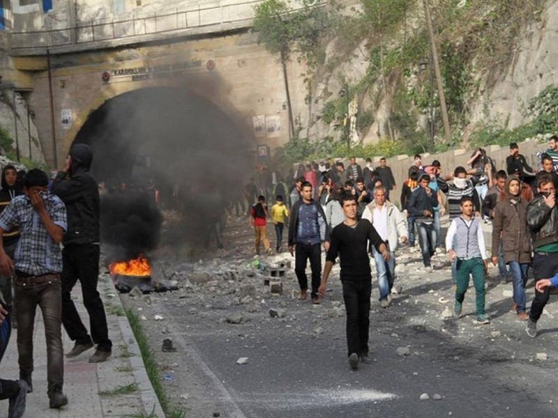 BDPliler Gaziantep-Şanlıurfa D-400 Karayolundaki Tüneli Trafiğe kapattı