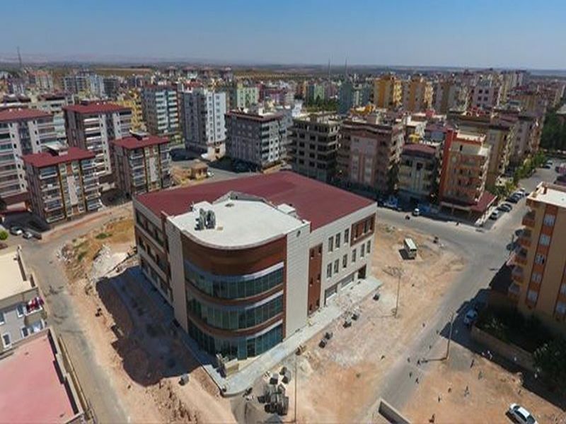 NİZİP BELEDİYESİNİN YENİ HİZMET BİNASI BİTME AŞAMASINDA