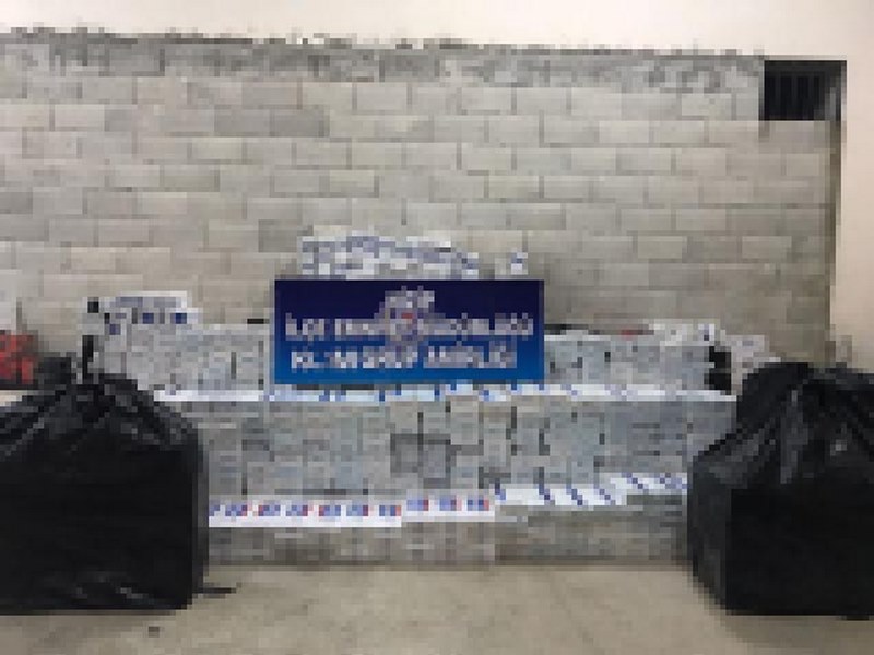 SİGARA KAÇAKÇISI POLİSTEN KAÇAMADI
