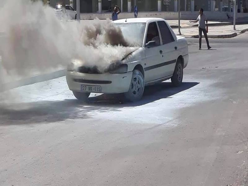 Yanan aracı sulama ekibi ve vatandaşlar söndürdü