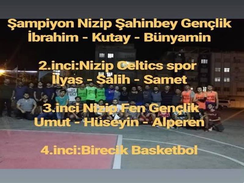 15 Temmuz Demokrasi şehitlerimizin ve gazilerimizin anısına Nizip te sokak basketbolu turnuvası sona erdi 