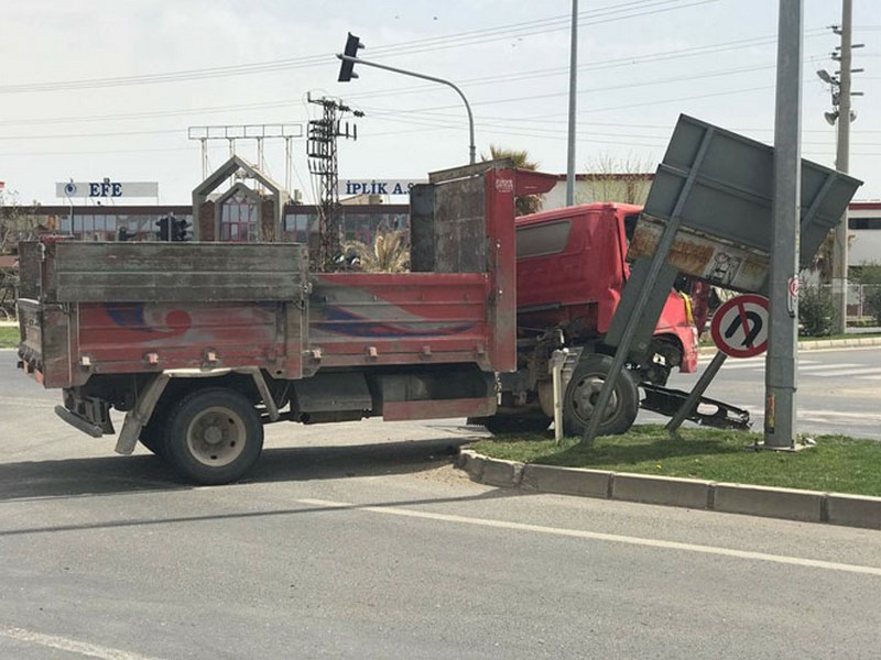 NİZİPTE TRAFİK KAZASI KAMERADA