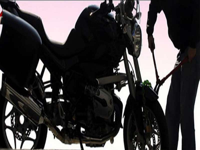 MOTOSİKLET HIRSIZLARI TUTUKLANDI