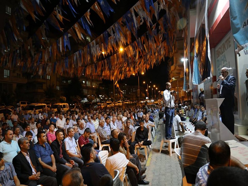 AK PARTİ SEÇİM KOORDİNASYON MERKEZİ NE YOĞUN İLGİ