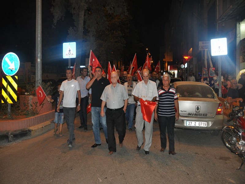 ÖĞÜT AİLESİ DEMOKRASİ NÖBETİNDE 