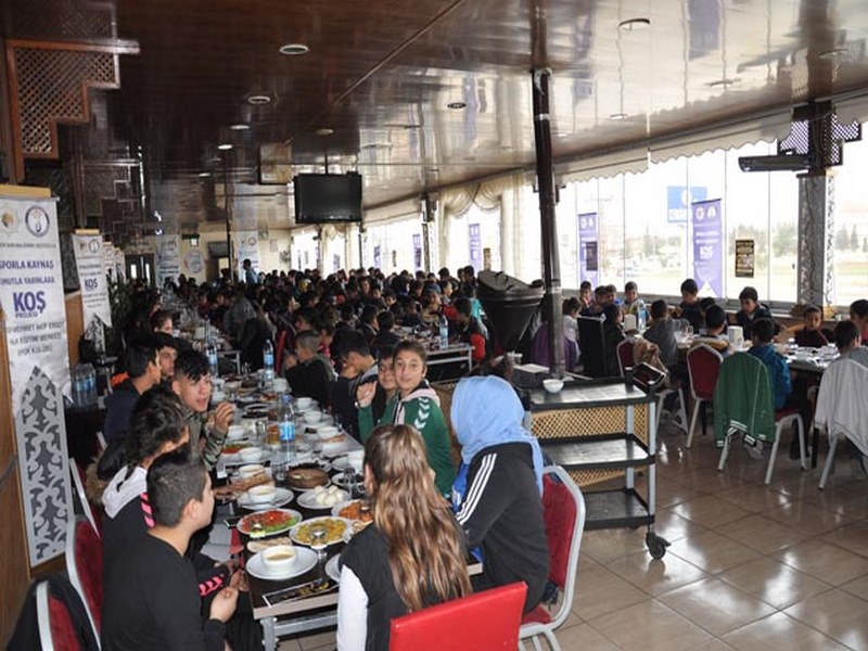 SPORCULAR KAHVALTIDA BULUŞTU