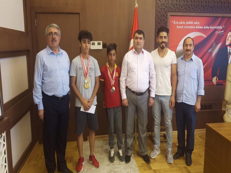 BAŞARILI SPORCULARDAN ZİYARET