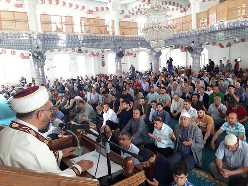 RAMAZAN AYININ İLK CUMA NAMAZINA YOĞUN İLGİ