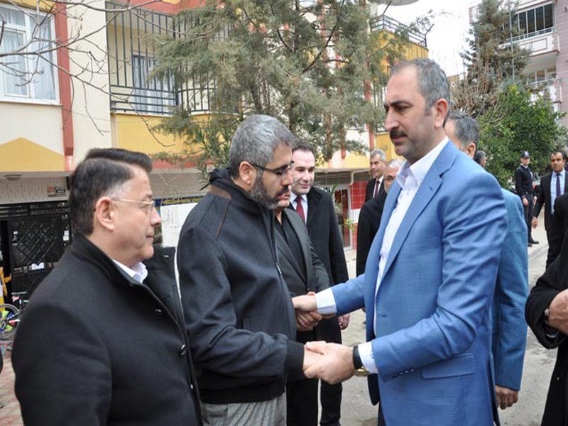 ADALET BAKANI GÜL DEN UZUNASLAN AİLESİNE TAZİYE ZİYARETİ