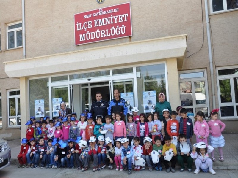 Miniklerden Polis Amcalarına Ziyaret