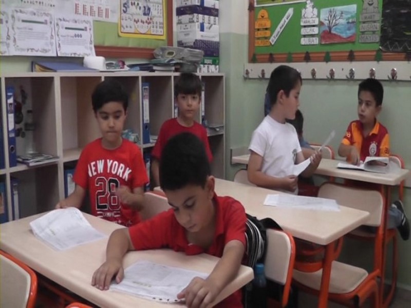 ÖĞRENCİLER KARNE ALDI