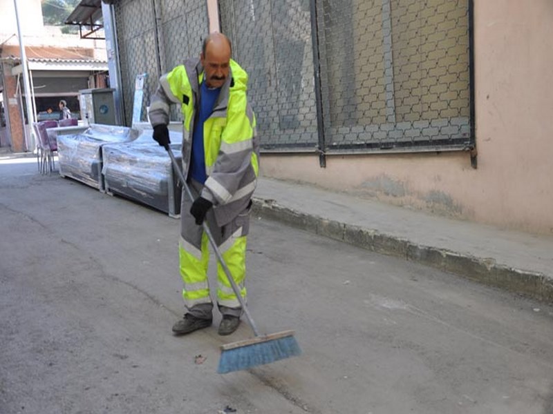 TL YE BİR DESTEKTE TEMİZLİK İŞÇİSİNDEN