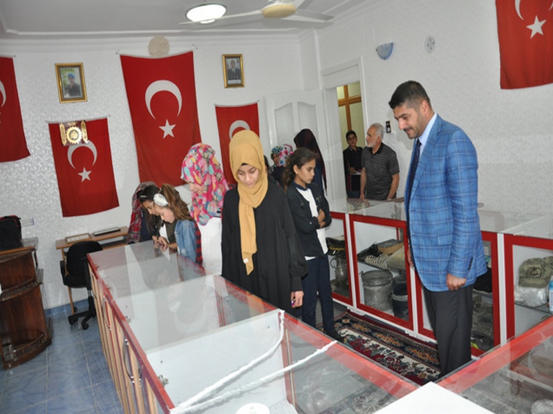 ÖĞRENCİLERDEN ŞEHİT EVİ NE ZİYARET