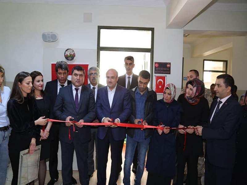 Kaymakam Şahin ve Başkan Sarı şehit isminin verildiği kütüphane açılışına katıldı