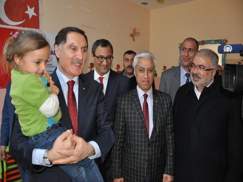 KAMU BAŞDENETÇİSİ ŞEREF MALKOÇ SURİYELİLERİ ZİYARET ETTİ
