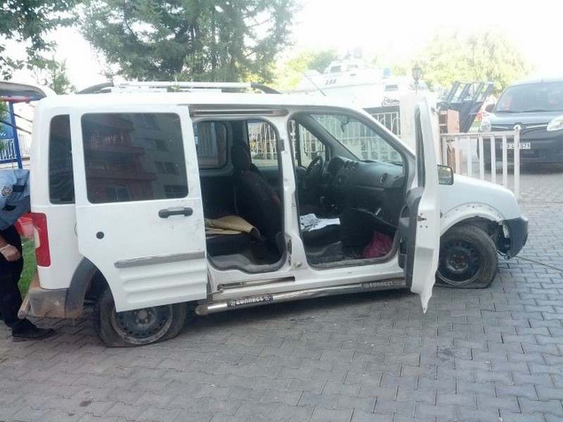 POLİSTEN KAÇAN ARAÇTAN ESRAR ÇIKTI