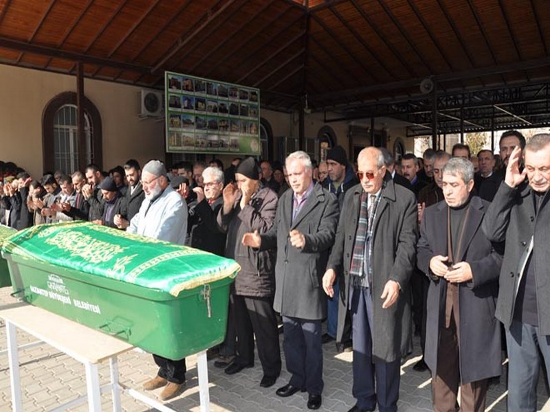 SEVİLEN ESNAF MEHMET EKMEKÇİ TOPRAĞA VERİLDİ