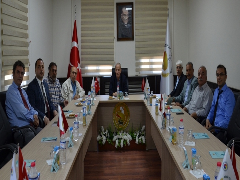 MECLİS ÜYELERİMİZE YÖNETİCİ MEVZUATI ve TOBB AKREDİTASYON SİSTEMİ EĞİTİMLERİ VERİLDİ