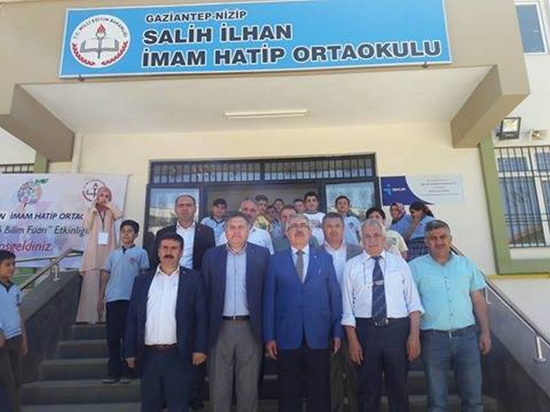 Salih İlhan İmam Hatip Ortaokulunda 4006 TÜBİTAK Bilim Fuarı açıldı