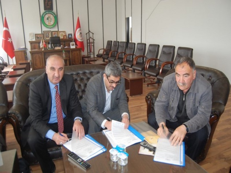 BELEDİYE İLE SENDİKA ARASINDA SÖZLEŞME İMZALANDI