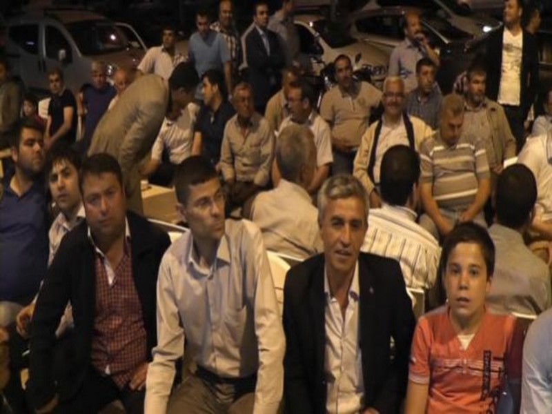 AK PARTİ SEÇİM BÜROSU BAYRAM YERİNE DÖNDÜ
