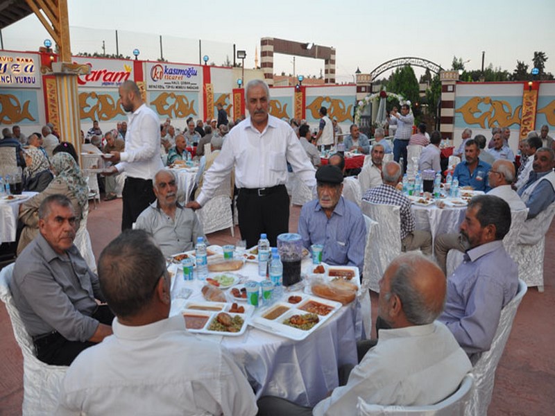 EMEKLİLER İFTAR YEMEĞİNDE BULUŞTU