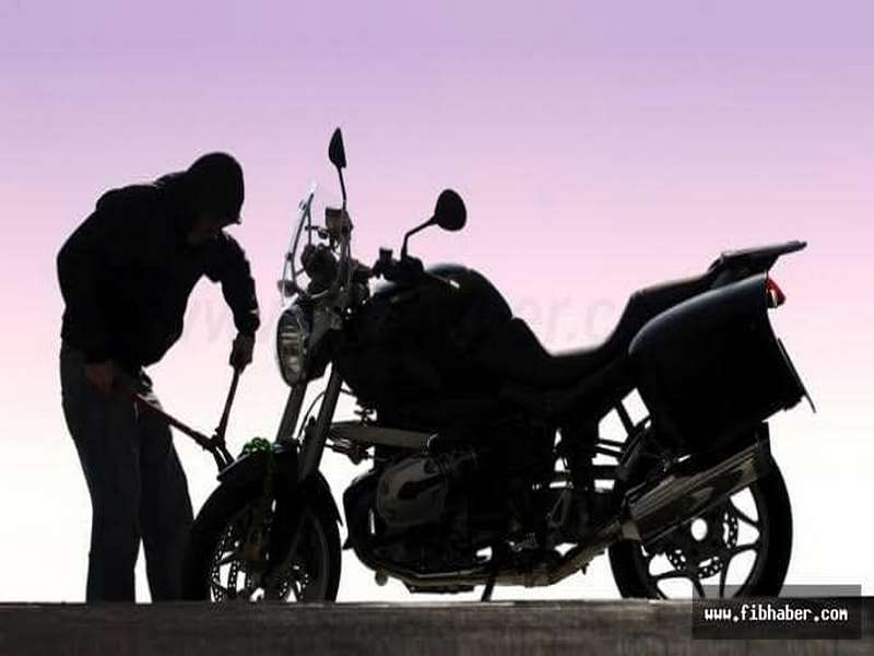 Motosiklet hırsızları polisten kaçamadı