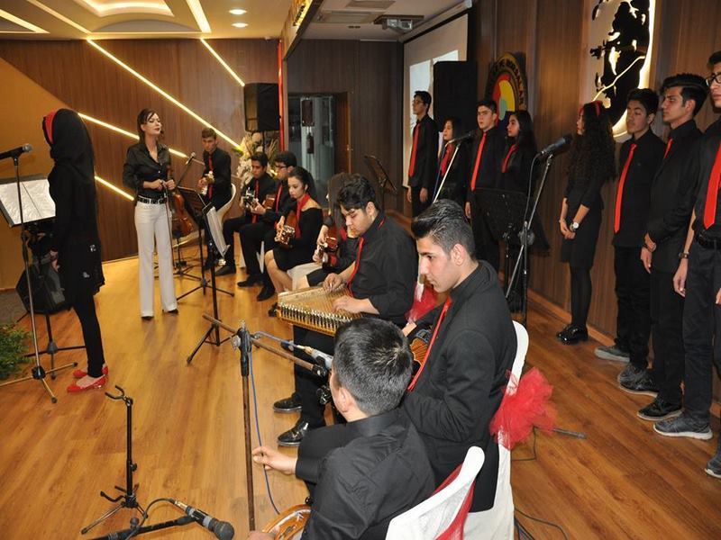 NİZİPTE GENÇLİK KONSERİ