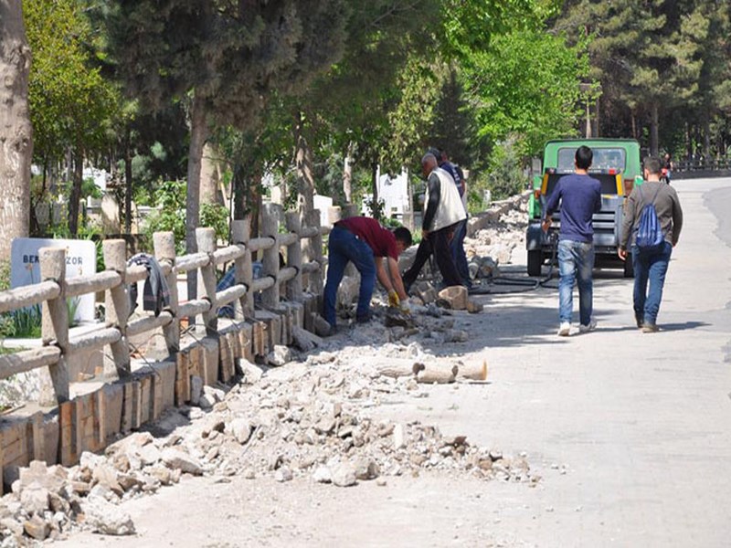 NİZİP BELEDİYESİNDEN MEZARLIK HİZMETİ