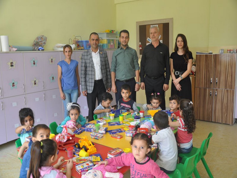 Anaokulu Öğrencilerine Kırtasiye Ve Oyuncak Yardımı Yapıldı