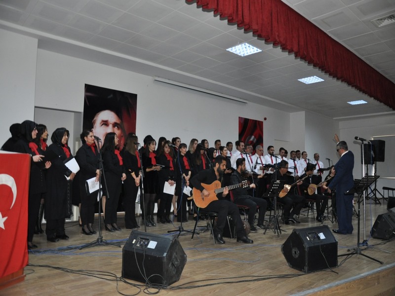 Nizip te Türk Halk Müziği Korosu İlk Konserini Verdi