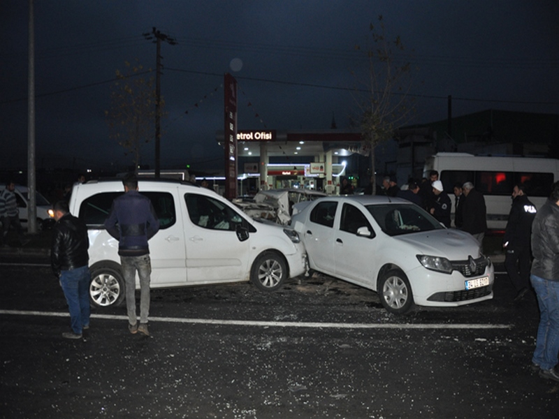 NİZİP TE ZİNCİRLEME TRAFİK KAZASI 5 YARALI