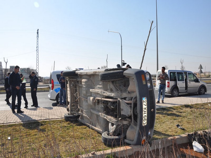 REFUJA ÇARPAN ARAÇ TAKLA ATTI
