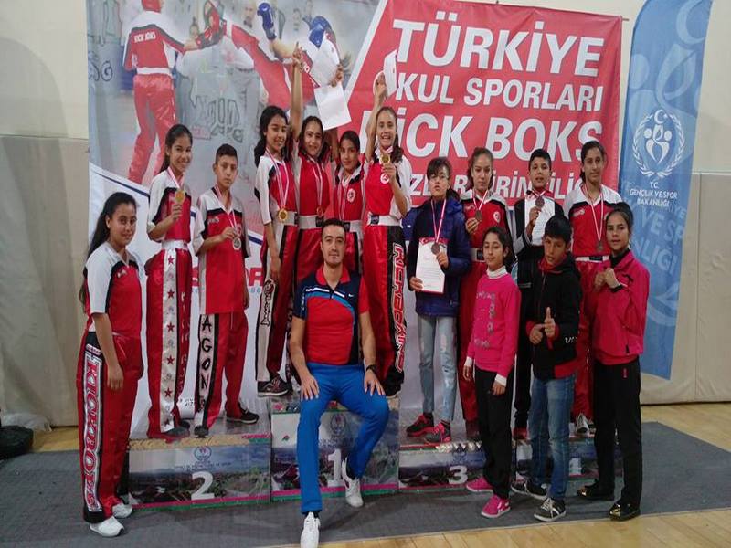 NİZİP KIZLARDA KICK BOKS DA TÜRKİYE ŞAMPİYONU OLDU