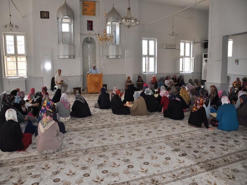 MÜFTÜ ŞEKERCİ KADIN VE KIZ ÇOCUKLARI İLE BULUŞTU