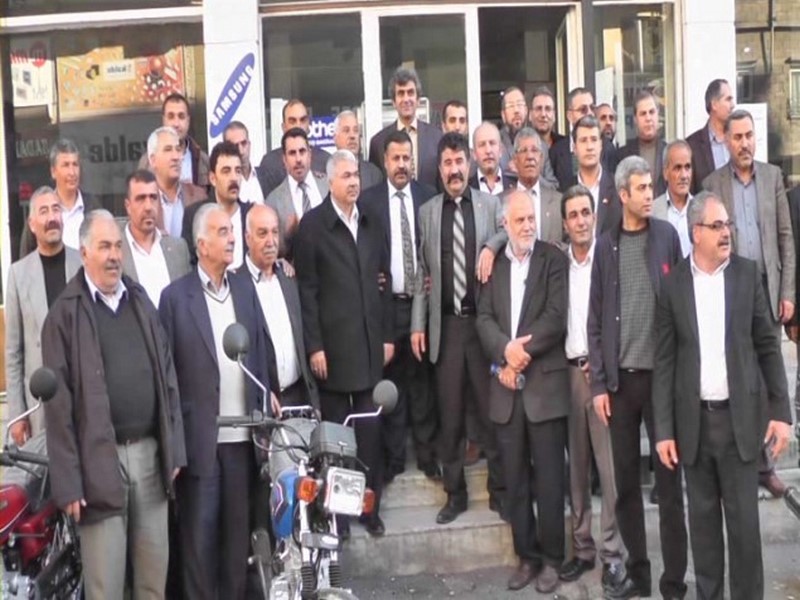 AKDOĞAN İLE YILMAZ CENTİLMENCE KUCAKLAŞTI